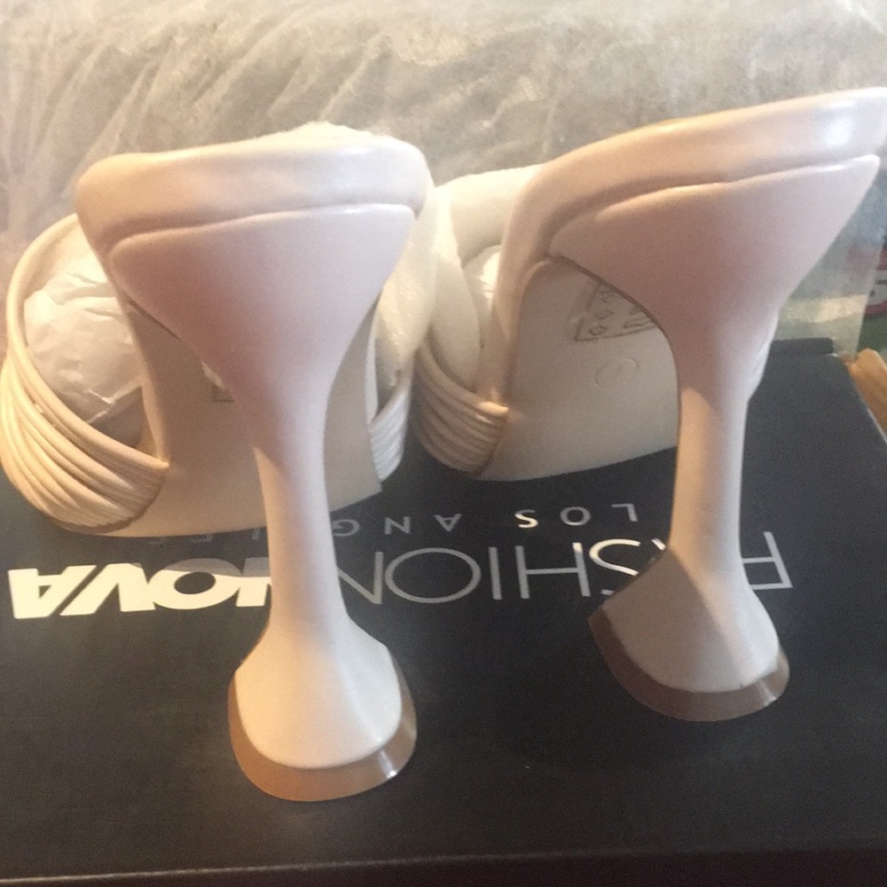 Pretty Nude Sandals fashion nova size 7 Gorgeous